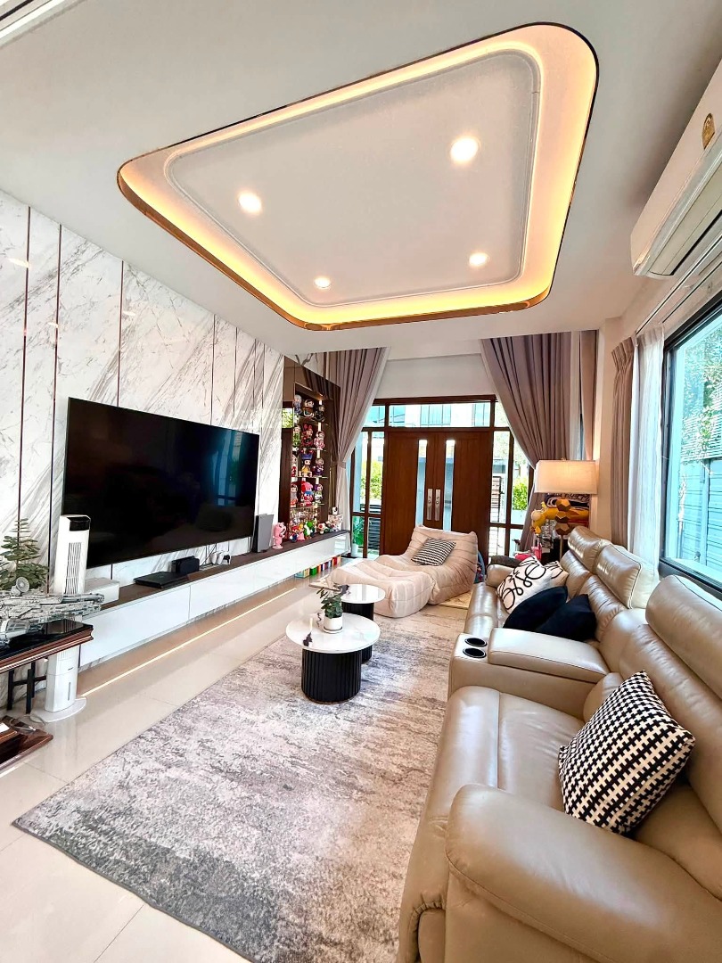 🏡 The City Ekkamai–Ladprao: 4-bedroom detached house, 309 sq.m., with solar panels and maid's room. Pet-friendly. 🏡 The City Ekkamai–Ladprao: 4-bedroom detached house, 309 sq.m., with solar panels and maid's room. Pet-friendly.