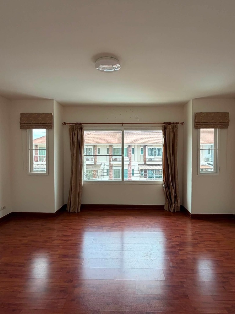 🏡 Supalai Park Ville Ramintra 23 | Near Pink Line BTS Lat Pla Khao | Ideal for Living or Home Office