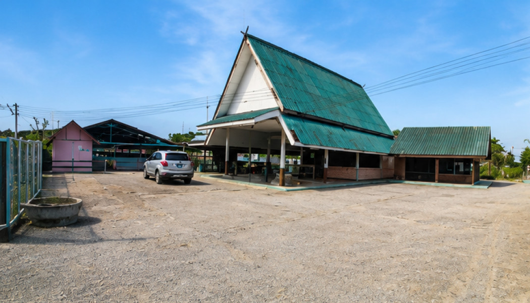 For sale, urgently. Land with existing buildings, 6 rai 1 ngan 11 square wah. For sale, urgently. Land with existing buildings, 6 rai 1 ngan 11 square wah.