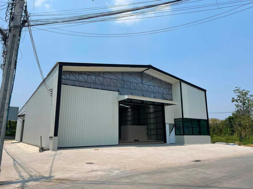 Warehouse for rent, with office space, ready to use, large parking area, 1324 sq m, 3 rai 31 sq wah, near Muang Thong Thani. Warehouse for rent, with office space, ready to use, large parking area, 1324 sq m, 3 rai 31 sq wah, near Muang Thong Thani.