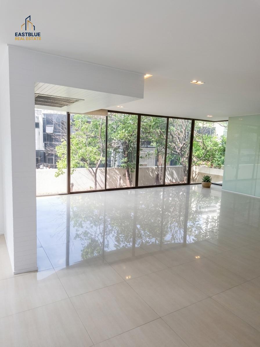 For Sale: Supalai Place Sukhumvit 39 3 Bed 365 sqm near BTS Phrom Phong 20M THB