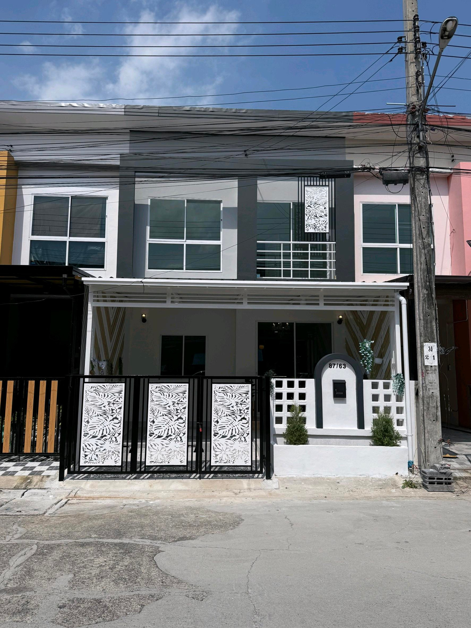 บ้านรีโนเวทใหม่ 4 นอน 2 น้ำ ต้นซอยเพียง 300 ม. แถมเฟอร์ฯ ครบชุด 2.39 ล้าน บ้านรีโนเวทใหม่ 4 นอน 2 น้ำ ต้นซอยเพียง 300 ม. แถมเฟอร์ฯ ครบชุด 2.39 ล้าน