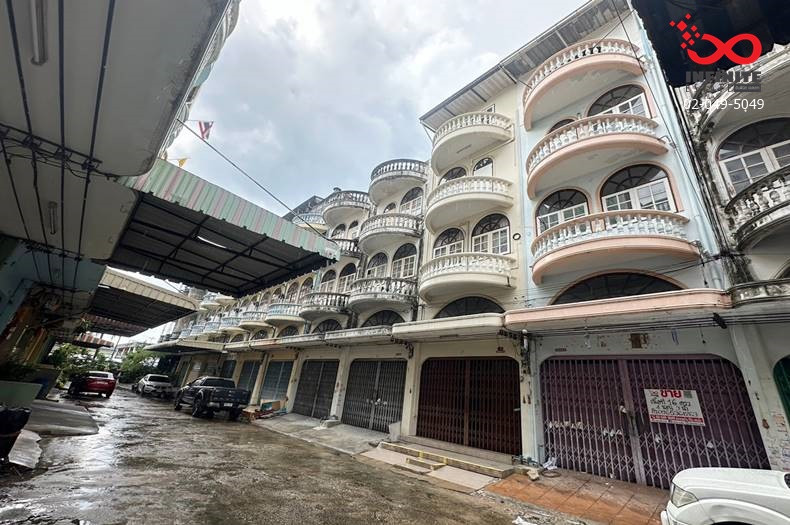 Commercial building for sale, 4.5 floors, 16 sq m, Phetkasem 52, Bang Wa, near MRT Phasi Charoen.