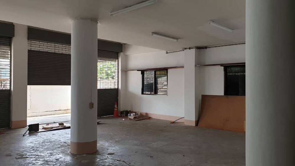 Home Office, 4 floors, accessible from both On Nut Road and Phatthanakan Road, has parking. – รูปที่ 3