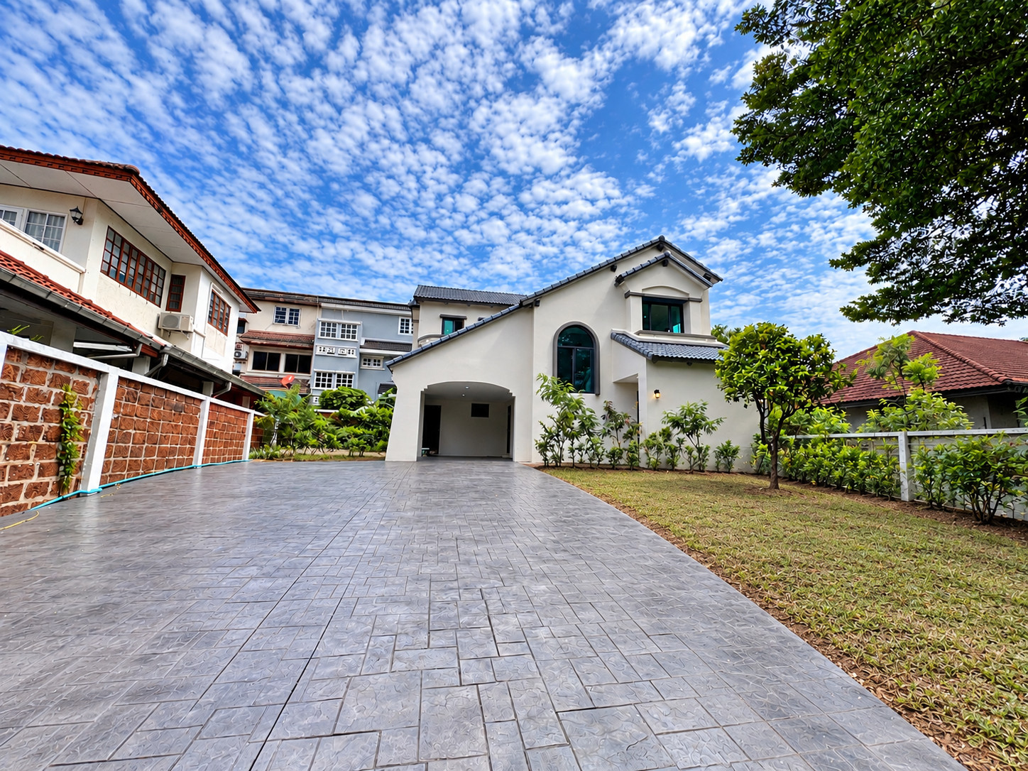 Renovated Detached House for Sale | Ladawan Srinakarin | Large Land Plot | Prime Location Next to MRT Si Dan Move-in Ready 2-Storey Home | 131 Sq.wah | Peaceful Cul-de-Sac | Prime Srinakarin Location Renovated Detached House for Sale | Ladawan Srinakarin | Large Land Plot | Prime Location Next to MRT Si Dan Move-in Ready 2-Storey Home | 131 Sq.wah | Peaceful Cul-de-Sac | Prime Srinakarin Location