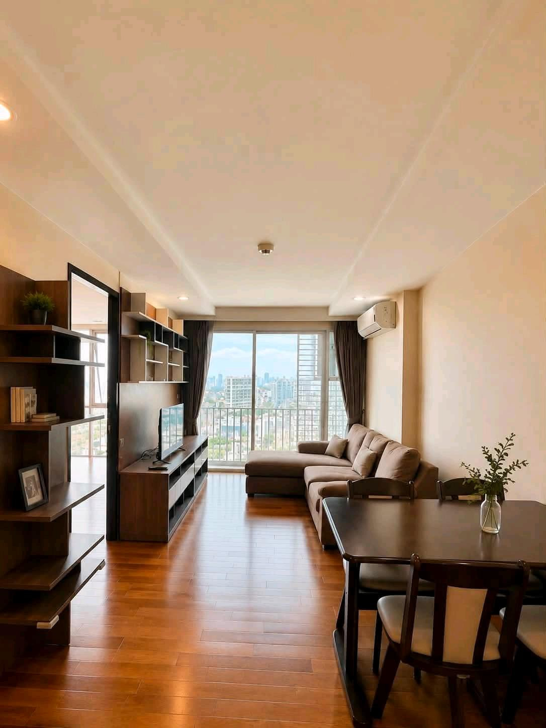 For rent: The Line Phahonyothin, 22nd floor.
