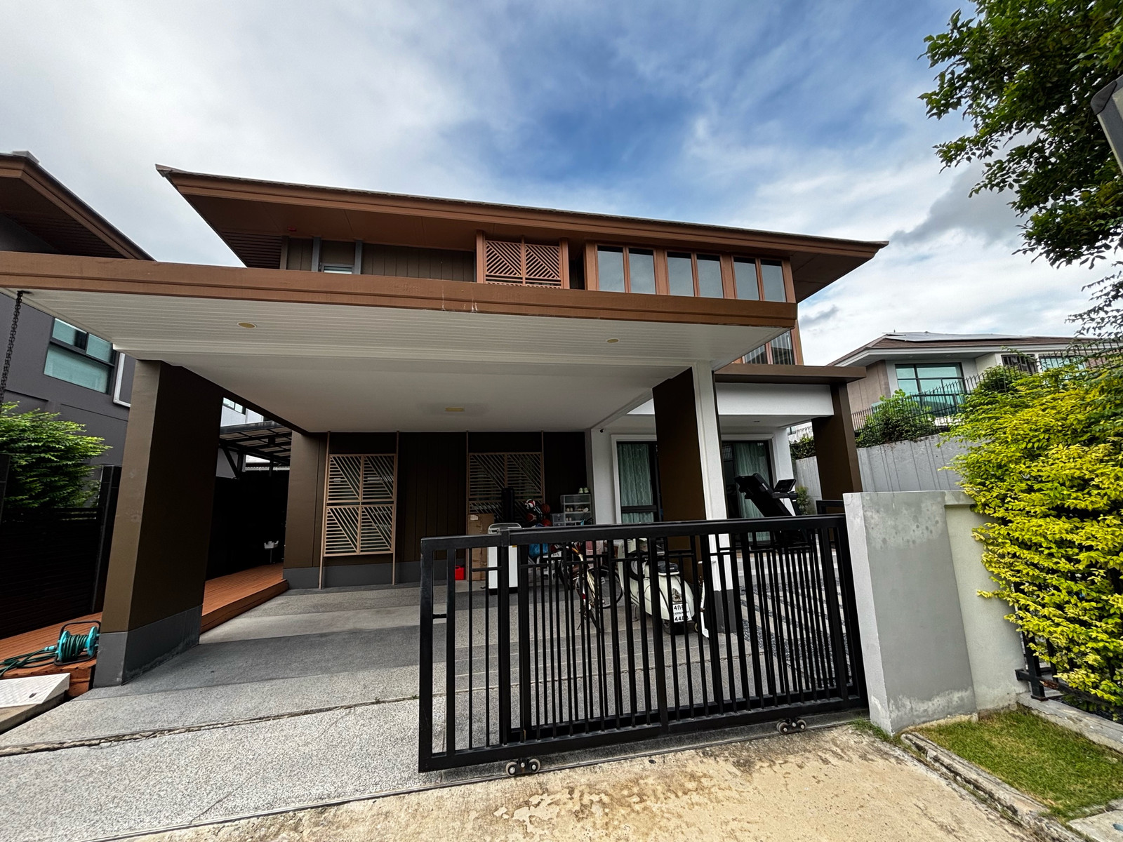 Single house for rent, corner unit, Burasiri Phatthanakan project, fully furnished, ready to move in. Single house for rent, corner unit, Burasiri Phatthanakan project, fully furnished, ready to move in.