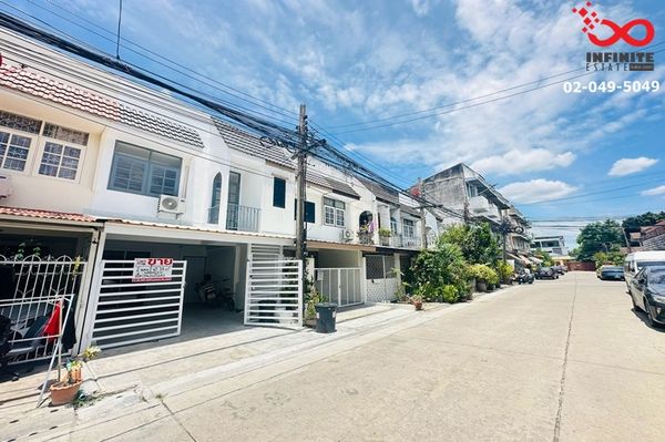 2-story townhouse for sale, Soi Vibhavadi Rangsit 62, Intersection 5, near 3 BTS lines, near Don Mueang Airport.