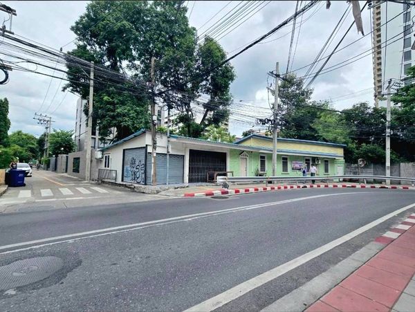 98178 - ลดราคา 4 ล้านบาท ที่ดินสุขุมวิท 39 * จาก 28 ล้านบาท เหลือเพียง 24 ล้านบาท