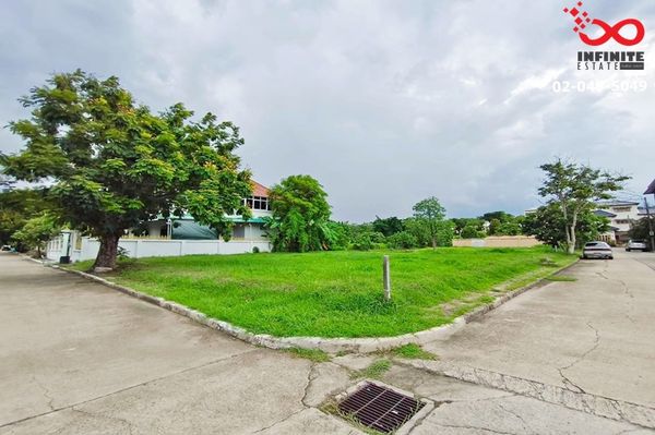 Land for sale, 114 square wah, Bangna-Trad Road, Km. 6, Krisada Nakhon Village 21, next to the lake, corner plot, already filled, near Mega Bangna. and near the expressway