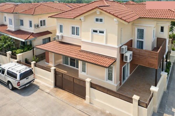 Two-story corner townhouse Khukhot 3bed LamLukKa Khlong2 Nanacharoen Market 400m. 3bath 28sq.wa. 2