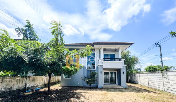Spacious 113.4 sq. wah corner unit with ample parking 🏡 Pruksa Village 11 Rattanathibet - Ratchaphruek / 4 Bedrooms (For Sale) FAIR037