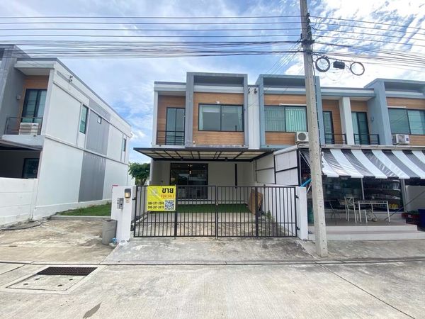 ขายทาวน์โฮม 2 ชั้น หลังมุม ถนนเมน S Gate แจ้งวัฒนะ–กาญจนาภิเษก (บางบัวทอง นนทบุรี) สภาพดีพร้อมเข้าอยู่ มีห้องนอนชั้นล่าง 2.59 ฟรีโอน