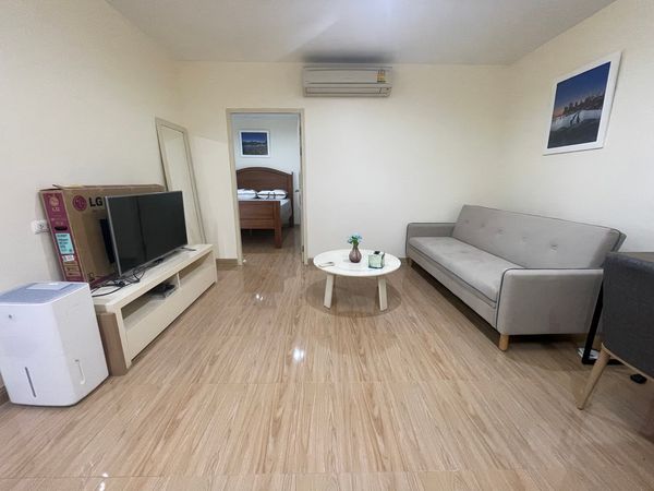 Sym Vibha Ladprao, large room 46 sq m and newly renovated, condo very good location near BTS Mo Chit and Chatuchak Park and many offices
