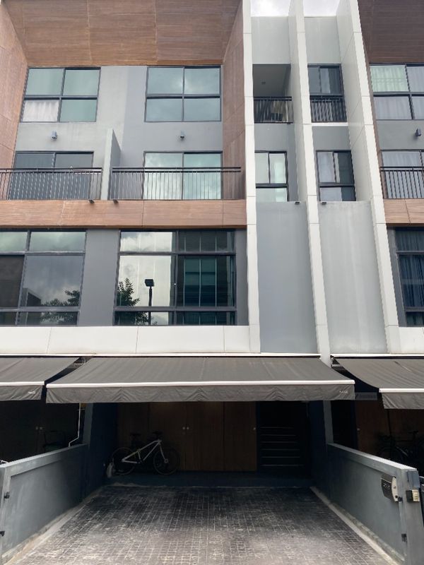ขายทาวน์โฮม 3.5 ชั้น โครงการ อาร์เด้น พระราม 3 Arden Rama 3 แปลงพิเศษ ติดสวนส่วนกลาง 