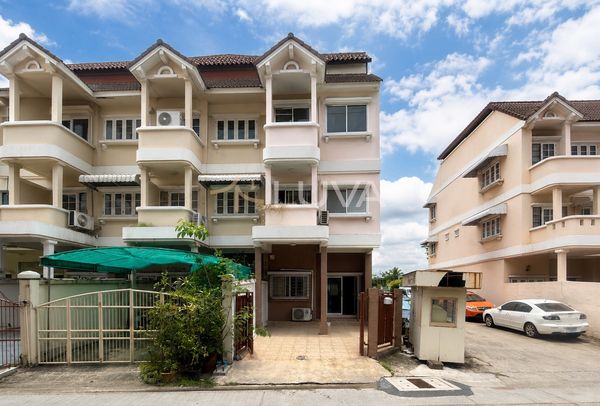 For Rent / ให้เช่า - Home Office 3 ชั้น ติด BTS พระโขนง 200 เมตร เหมาะลงทุนทำเช่าช่วง ซอยสุขุมวิท 69 !