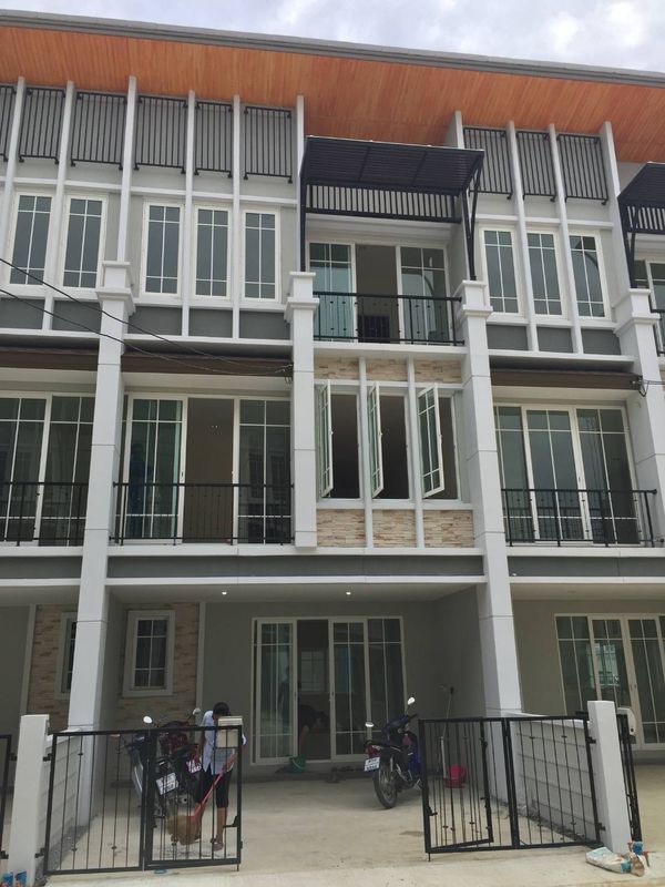 Townhome for rent, Golden Town 2 Pinklao - Charansanitwong, near Chang Chui, only 7 minutes.