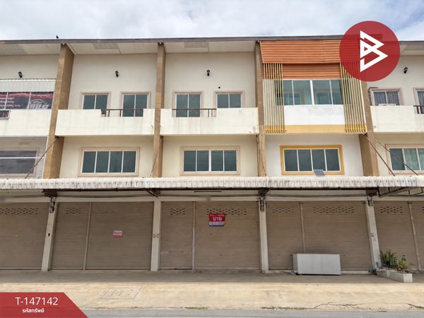 Commercial building for sale, 3 floors, area 22.5 sq m, Khat Road, Nakhon Pathom.