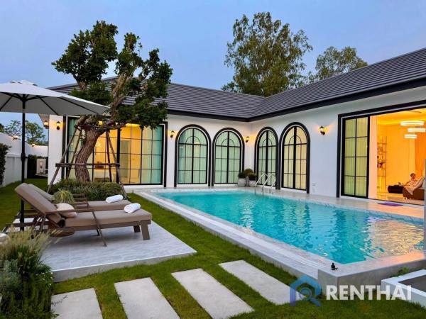 Luxury pool villa in Modern Classic style