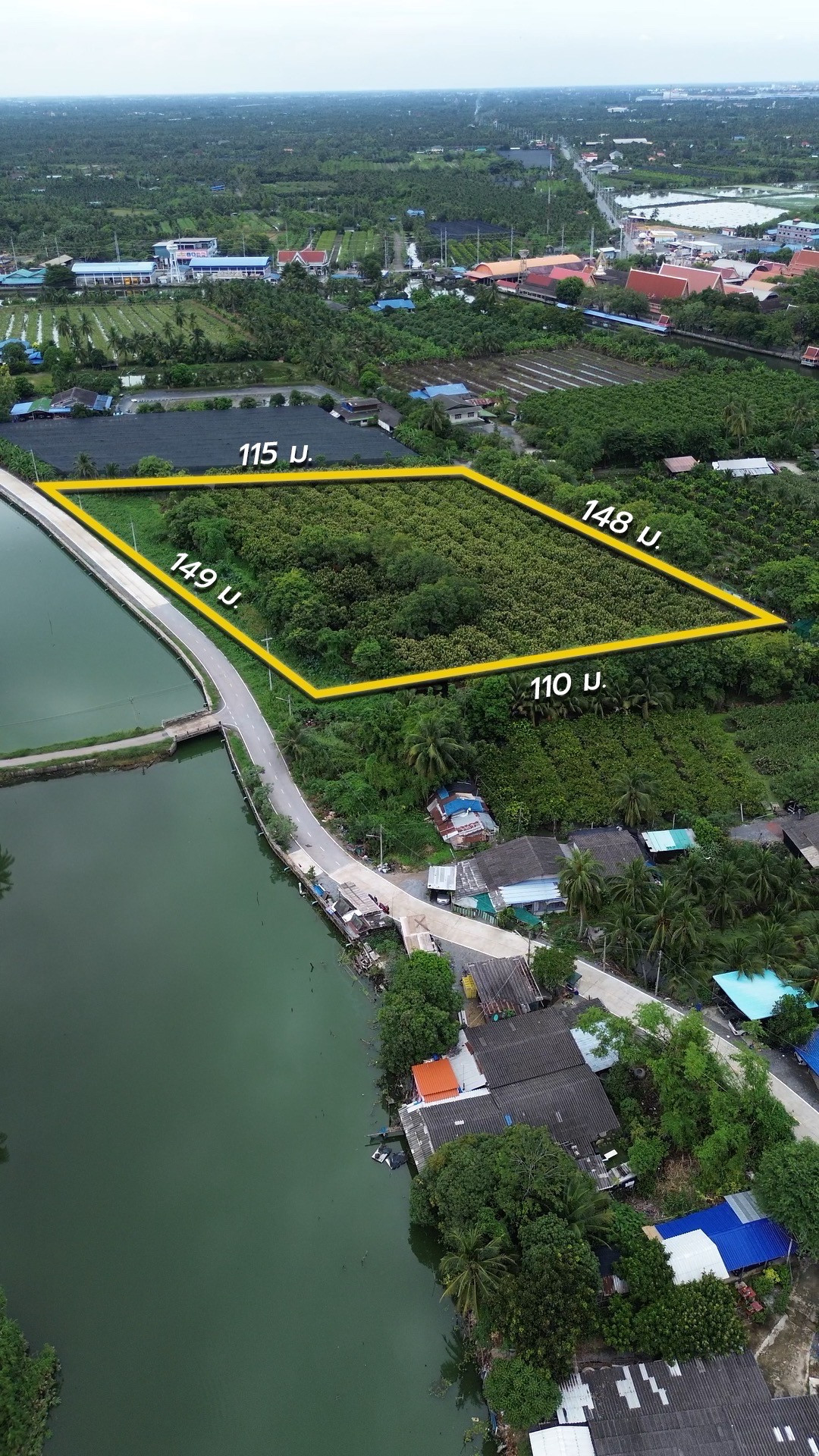 Land for sale next to Khlong Bang Chang, Khlong Jinda, Sam Phran, Nakhon Pathom, 8-3-58 rai, roads on 2 sides, price 16.9 million.