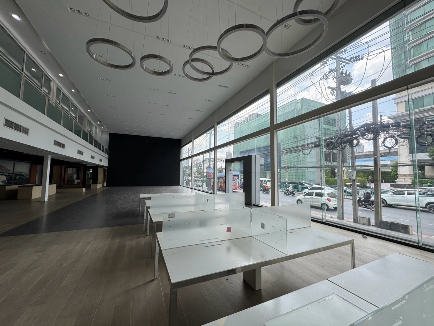 📌 Car Showroom for rent, Phetchaburi location, able to do other businesses. 📌 Car Showroom for rent, Phetchaburi location, able to do other businesses.