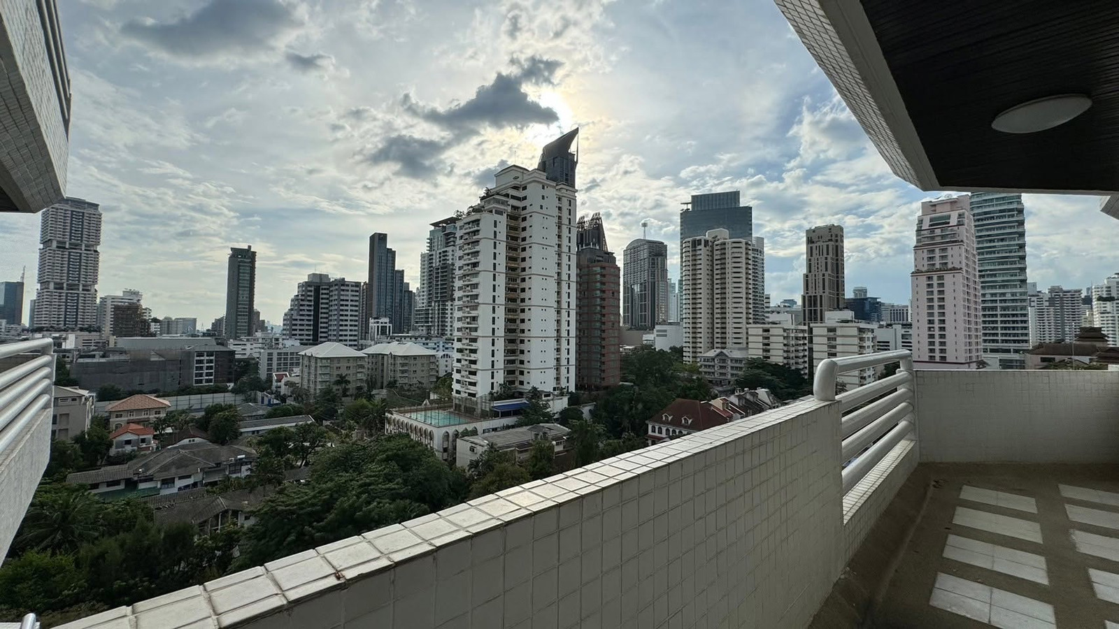 For sale/rent Condo Phrom Phong 3 bedrooms For sale/rent Condo Phrom Phong 3 bedrooms