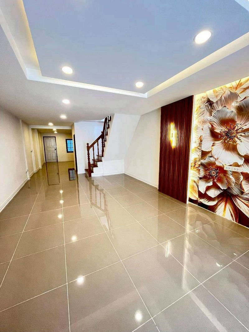 Beautiful renovated townhouse for sale, ready to move in! Hong Prayun Village 1, Bang Bua Thong (near Bang Phlu intersection and the BTS is only 5 minutes) Good location, very convenient to travel. There are many routes to enter and exit. Complete additio – รูปที่ 2