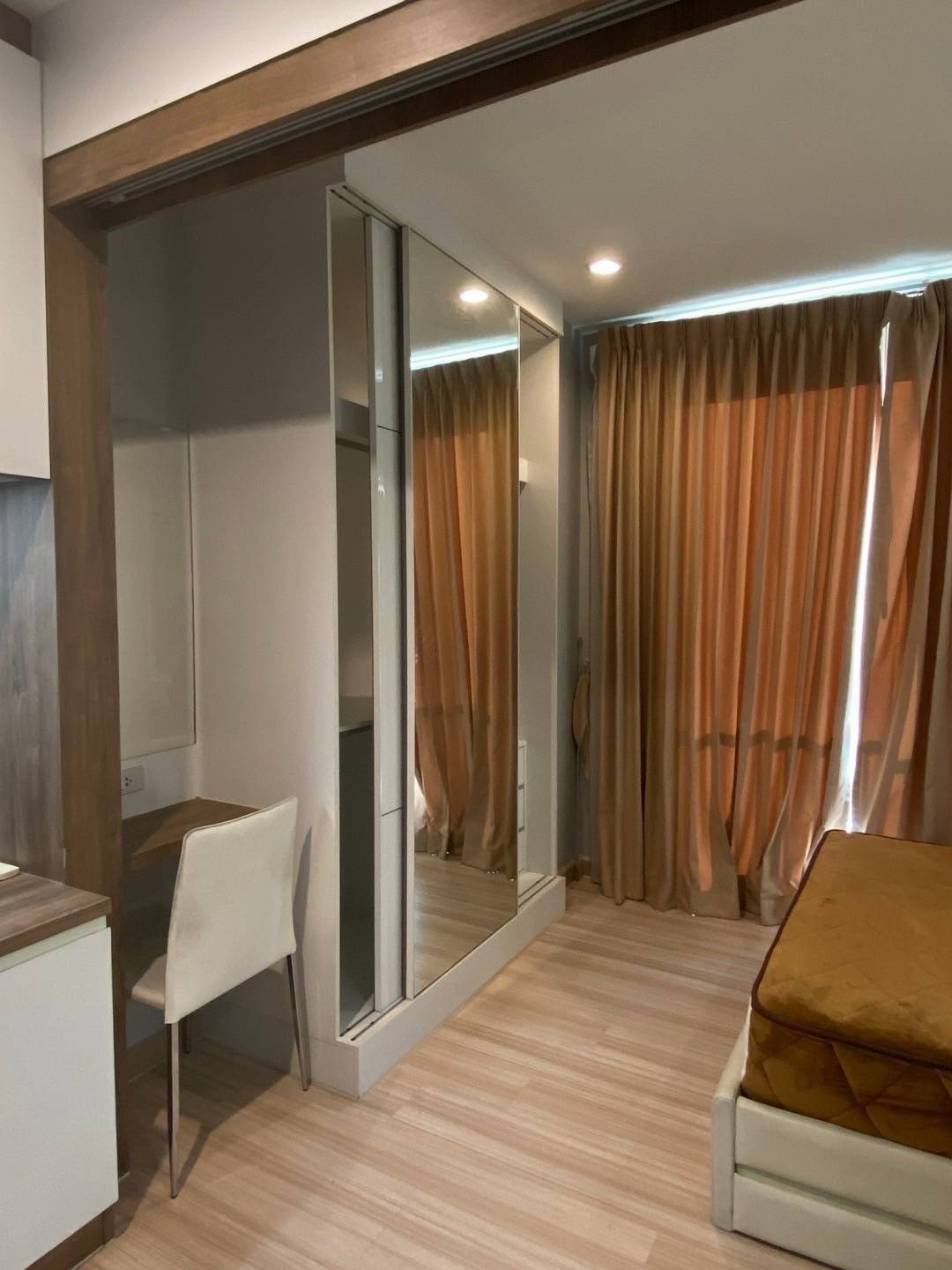 Hotel-serviced condo for rent near MRT Bang Kraso (available September 4th)