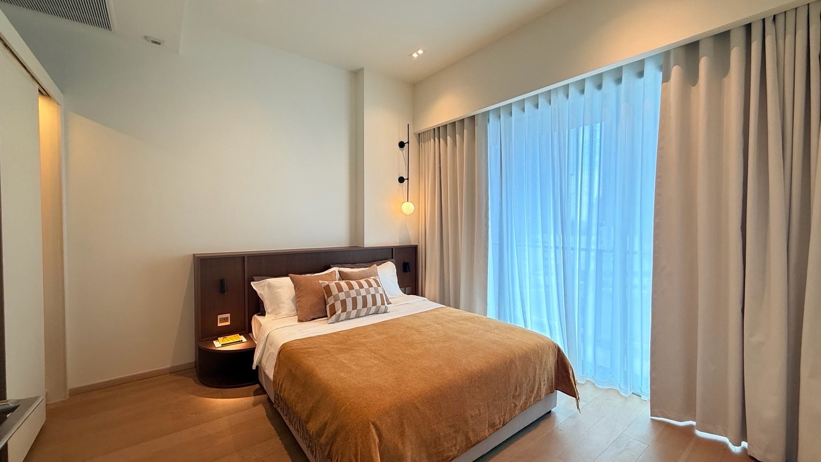 เช่า | BRAND NEW UNIT FOR RENT | THE STRAND THONGLOR | AcCept pet 