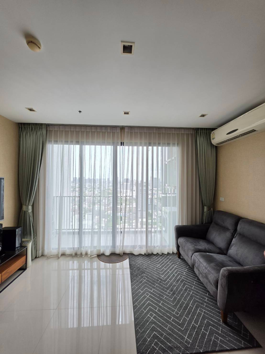 Urgent sale! Condo Quinn Ratchada 17, one bedroom, 45 sq m, beautiful view, airy (super discount) Urgent sale! Condo Quinn Ratchada 17, one bedroom, 45 sq m, beautiful view, airy (super discount)