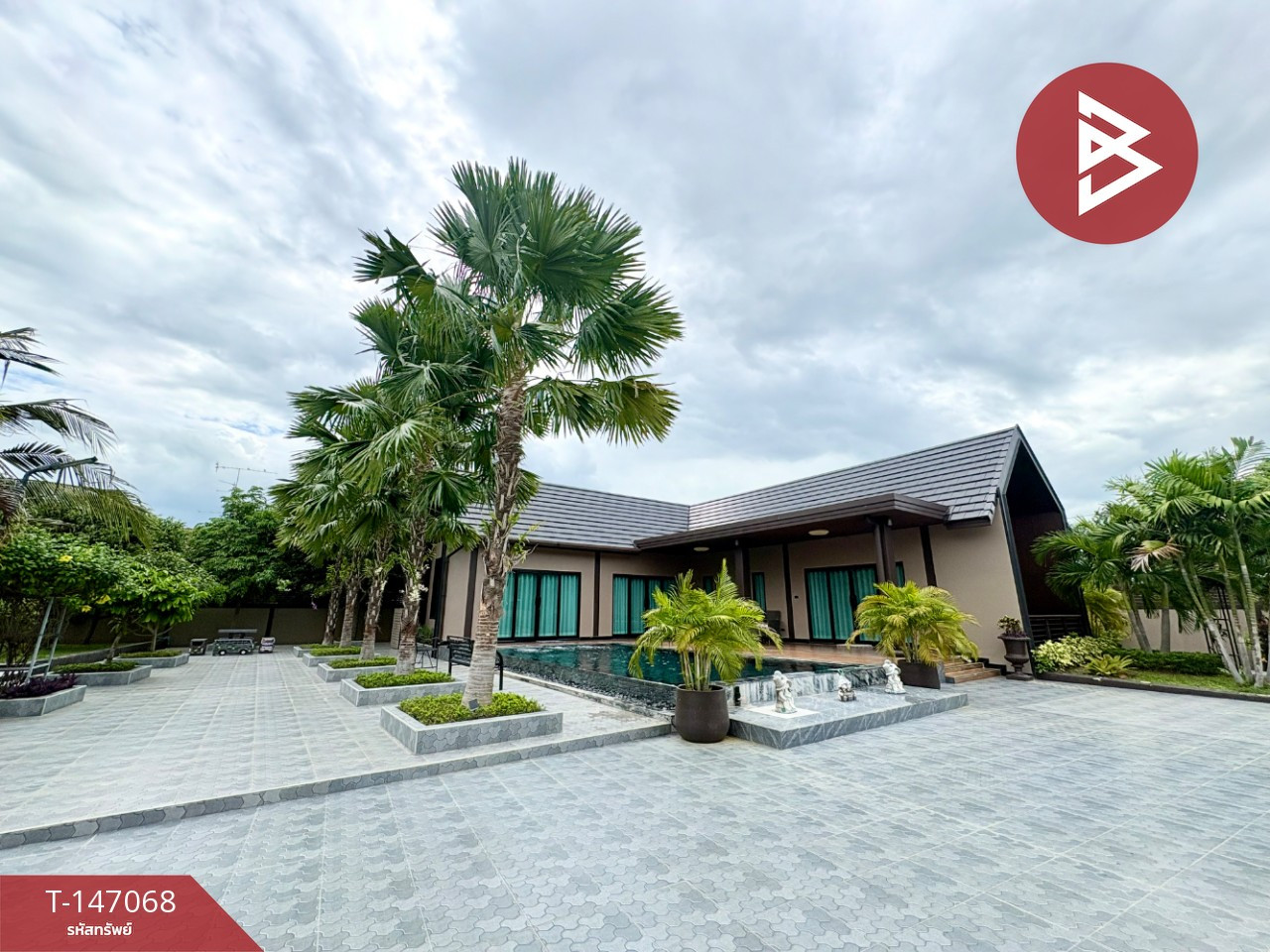Pool villa style detached house for sale, area 2 rai 1 ngan 42.6 sq m, Ban Kluay, Chainat. Pool villa style detached house for sale, area 2 rai 1 ngan 42.6 sq m, Ban Kluay, Chainat.
