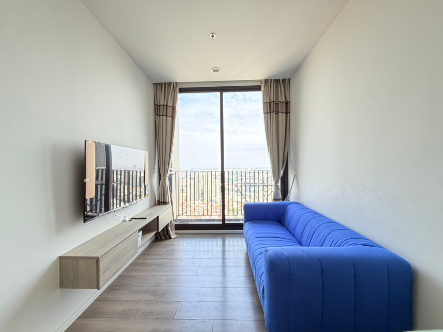 Condo for rent Whizdom Essence (BTS Punnawithi) (SA-01)