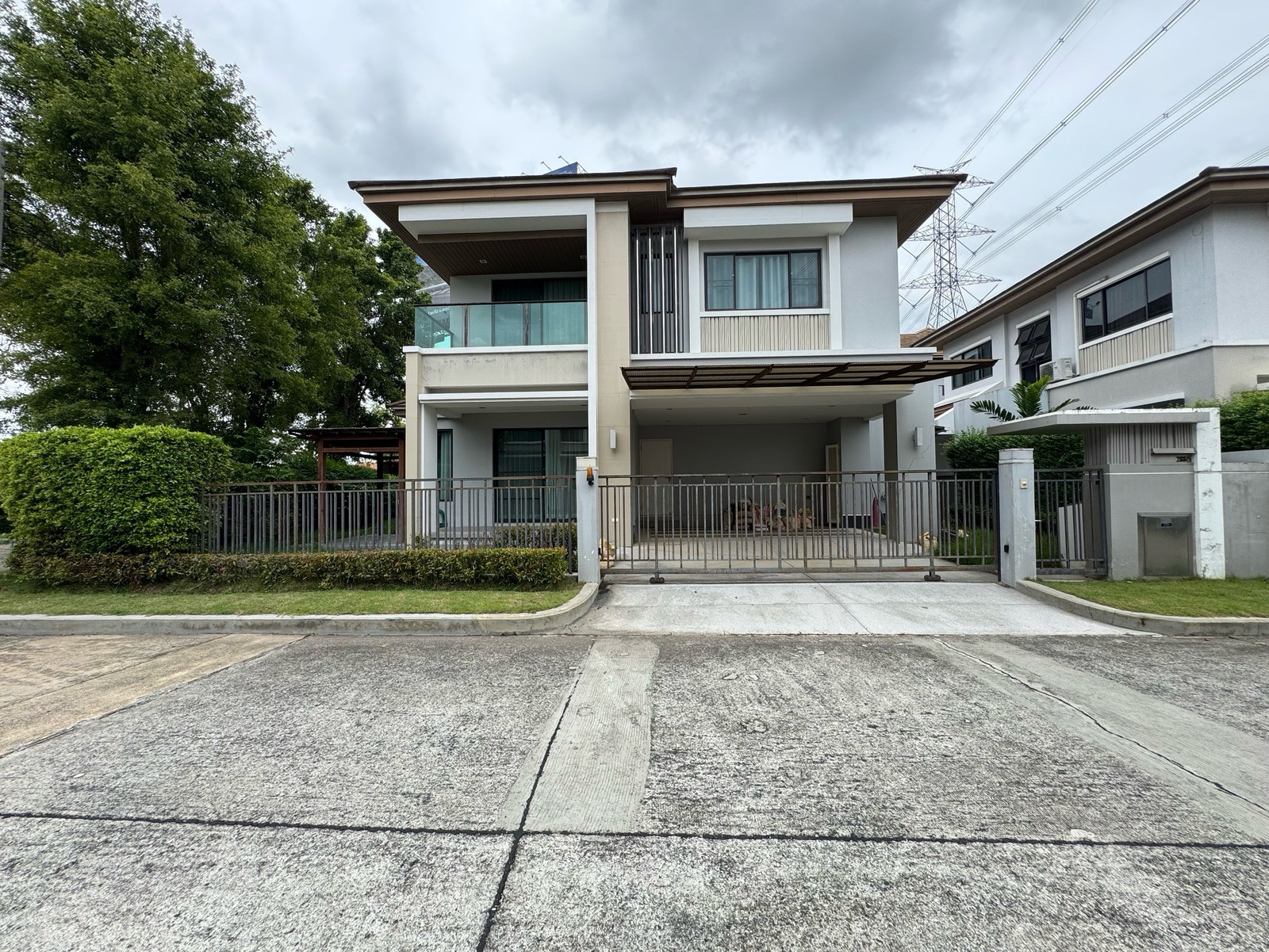 2-storey luxury detached house for sale, The Grand Bangna - Wongwaen Project.