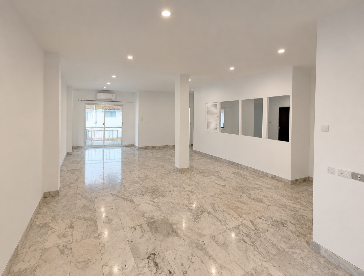 Condo for sale, 116 sq m, 3 bedrooms, 2 bathrooms, pets allowed.