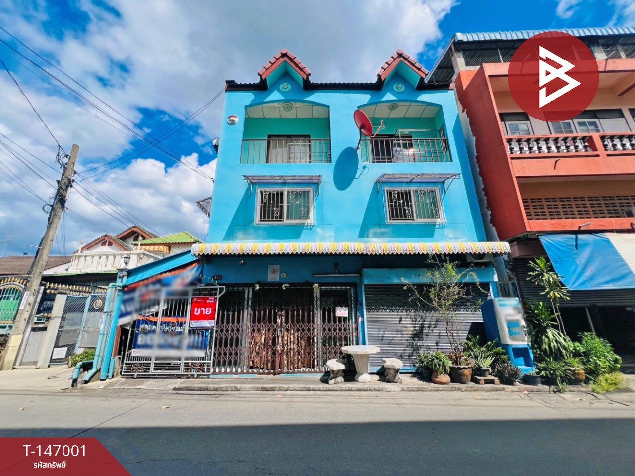 Urgent sale, 3-story commercial building, 2 units, Soi Phetkasem 54, Intersection 3, Bangkok. Urgent sale, 3-story commercial building, 2 units, Soi Phetkasem 54, Intersection 3, Bangkok.