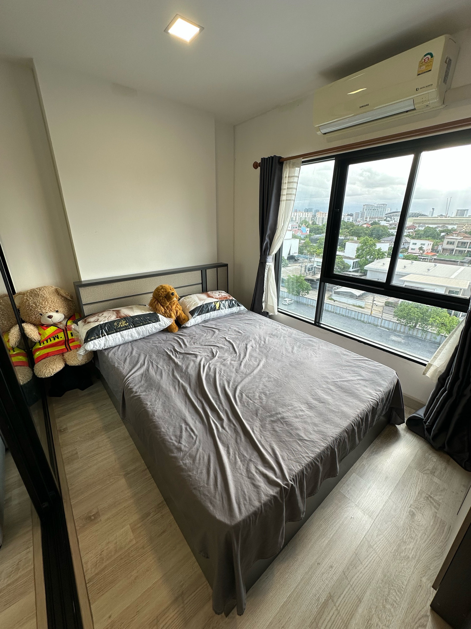 🔥Available and ready to move in You can make an appointment to see the room 🔥 The One Plus Grand Ramkhamhaeng Near MRT Srikritha station, beautiful room, fully furnished.