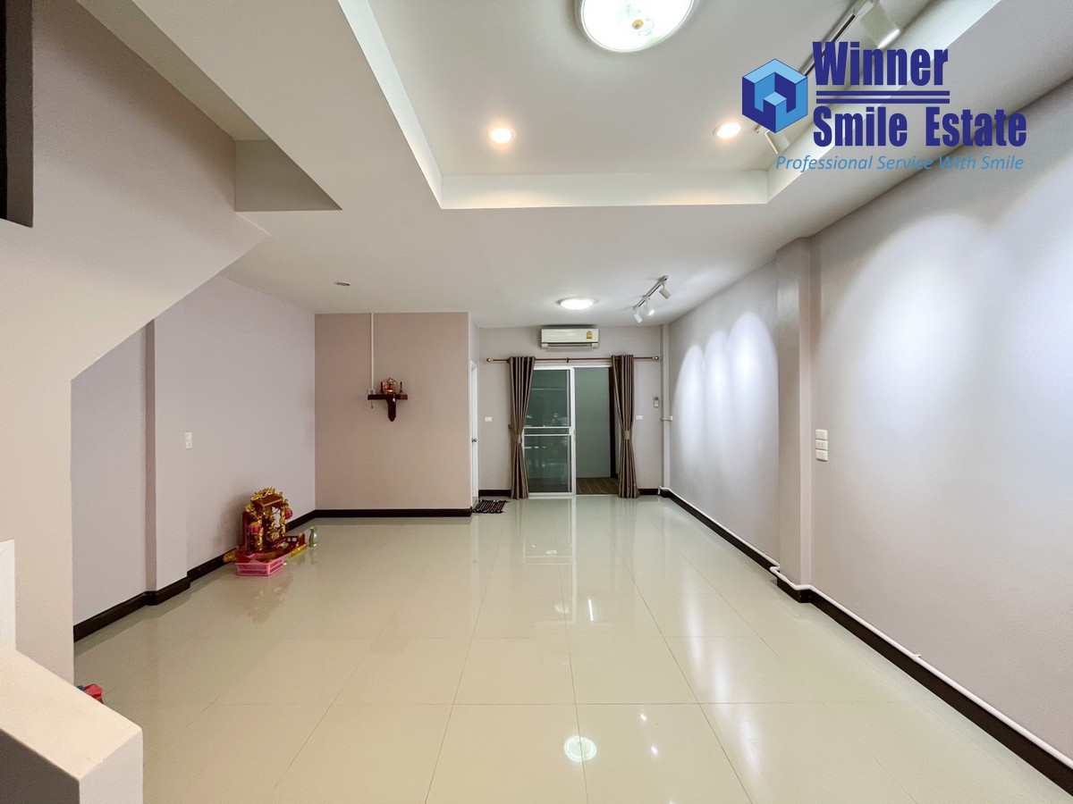 For Rent: 3.5-story Home Office in Prachasuk Lake &amp; Mall Rama 2