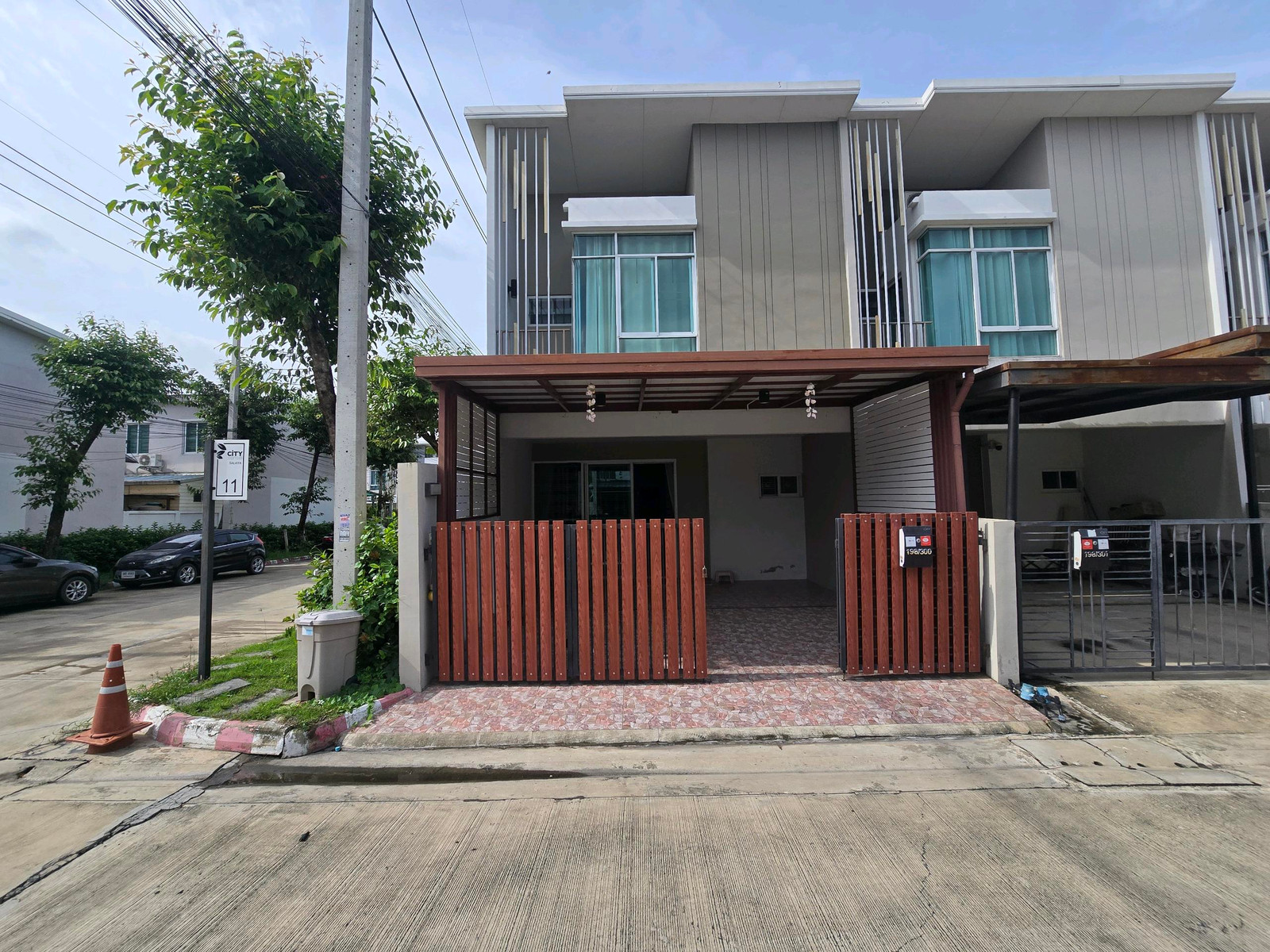 🏡 ขายด่วน (ต่ำกว่าทุน)ทาวน์โฮม 2 ชั้น หลังมุม ทำเลเยี่ยม เดินทางมหิดลศาลายาเพียง 10 นาทีต่อเติมหน้าบ้านหลังบ้านเรียบร้อยหิ้วกระเป๋าเข้าอยู่ได้เลยจ้า 🏡 ขายด่วน (ต่ำกว่าทุน)ทาวน์โฮม 2 ชั้น หลังมุม ทำเลเยี่ยม เดินทางมหิดลศาลายาเพียง 10 นาทีต่อเติมหน้าบ้านหลังบ้านเรียบร้อยหิ้วกระเป๋าเข้าอยู่ได้เลยจ้า