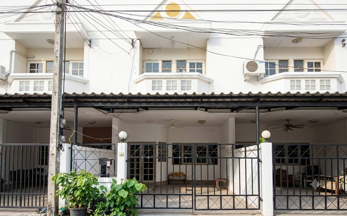 94857 - 2-story townhome for sale - Suphan city center