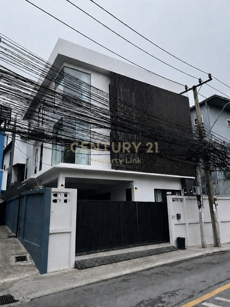 ให้เช่าบ้านเดี่ยว 3 ชั้น 360 ตร.ม. ซอย 20 มิถุนา สุทธิสาร-ห้วยขวาง ใกล้ MRT สุทธิสาร และรร.นานาชาติ KIS No.50-HH-69025