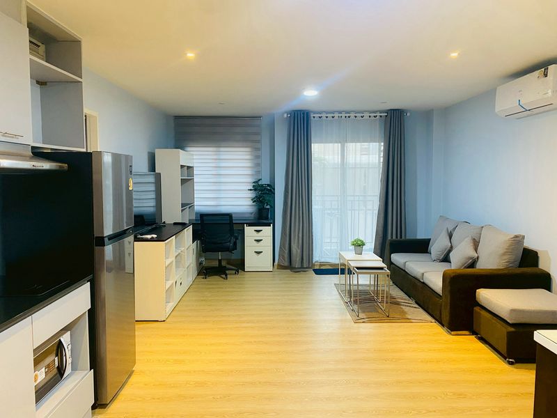 🌟 ห้องใหญ่ 53 ตร.ม. ใจกลางสยาม | เดินถึง BTS ราชเทวี | บรรยากาศเป็นส่วนตัว ชั้น 5 พร้อมเข้าอยู่ 🌟 ห้องใหญ่ 53 ตร.ม. ใจกลางสยาม | เดินถึง BTS ราชเทวี | บรรยากาศเป็นส่วนตัว ชั้น 5 พร้อมเข้าอยู่