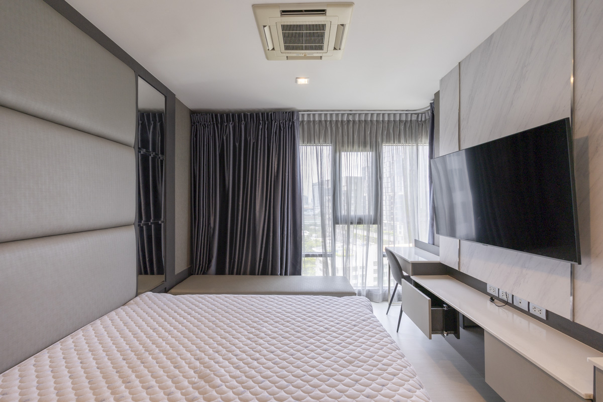 🔥Urgent Sale+🔥 Rhythm Sukhumvit 36-38, near BTS Thonglor station. Fully furnished and ready to move in.