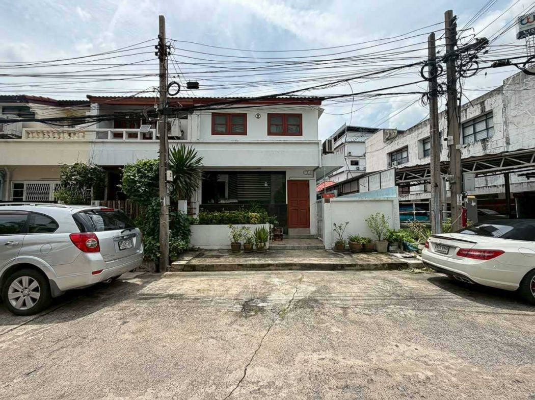 ขาย ทาวน์โฮม เกร็ดแก้วการ์เด้น 4 200 ตรม 38 ตรว ทำเลศักยภาพสูง เหมาะทำคาเฟ่ หรือรีโนเวทบ้านมินิมอล ขาย ทาวน์โฮม เกร็ดแก้วการ์เด้น 4 200 ตรม 38 ตรว ทำเลศักยภาพสูง เหมาะทำคาเฟ่ หรือรีโนเวทบ้านมินิมอล