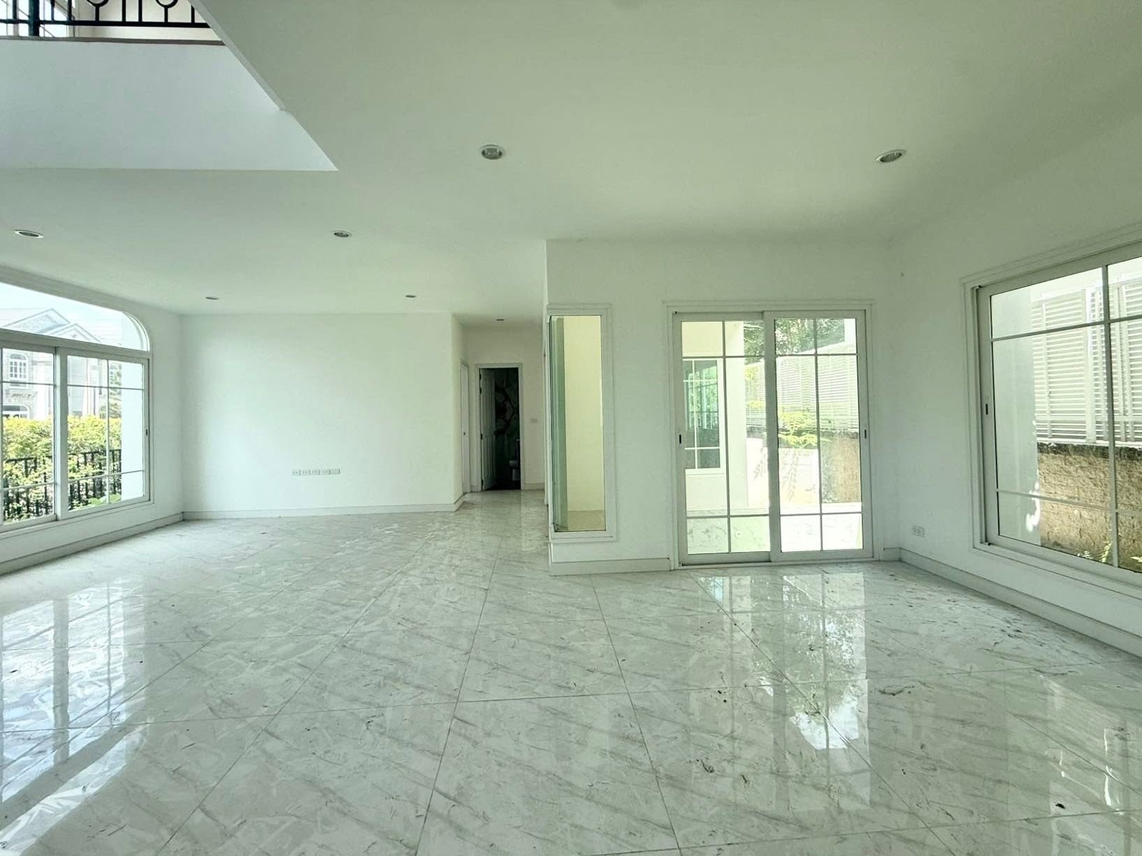Grandio Sathorn: Luxurious 5-Bedroom House For Sale! 🏡✨ Grandio Sathorn: Luxurious 5-Bedroom House For Sale! 🏡✨
