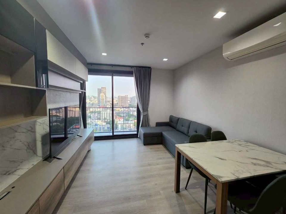 Condo ready to move in, 2 bedrooms, corner room, 60 sq m, at The Line Phahonyothin Park, Building B, near BTS and MRT.