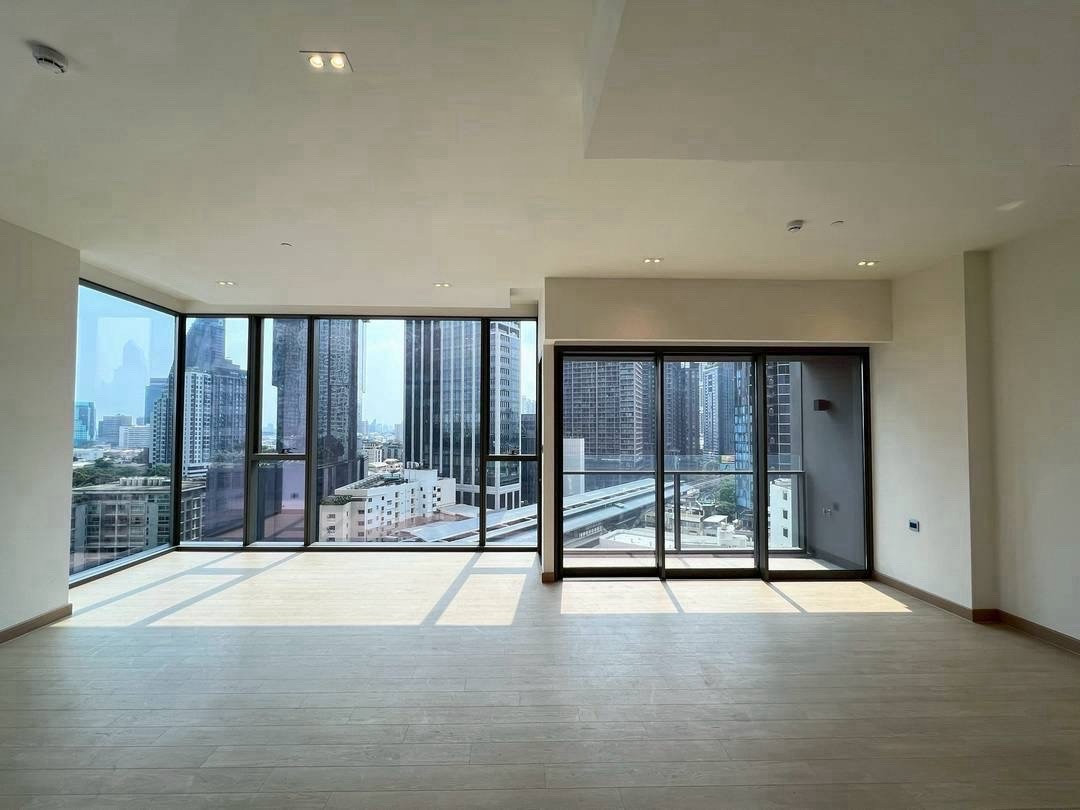 Rent | SPECIAL COMBINE UNIT | THE STRAND THONGLOR