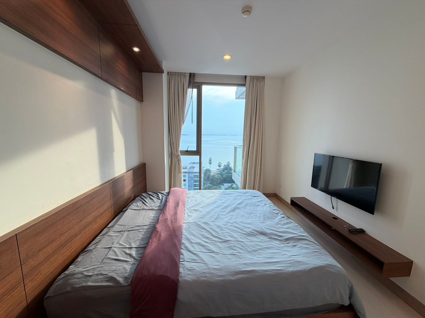 For rent Riviera Wongamat Condominium 