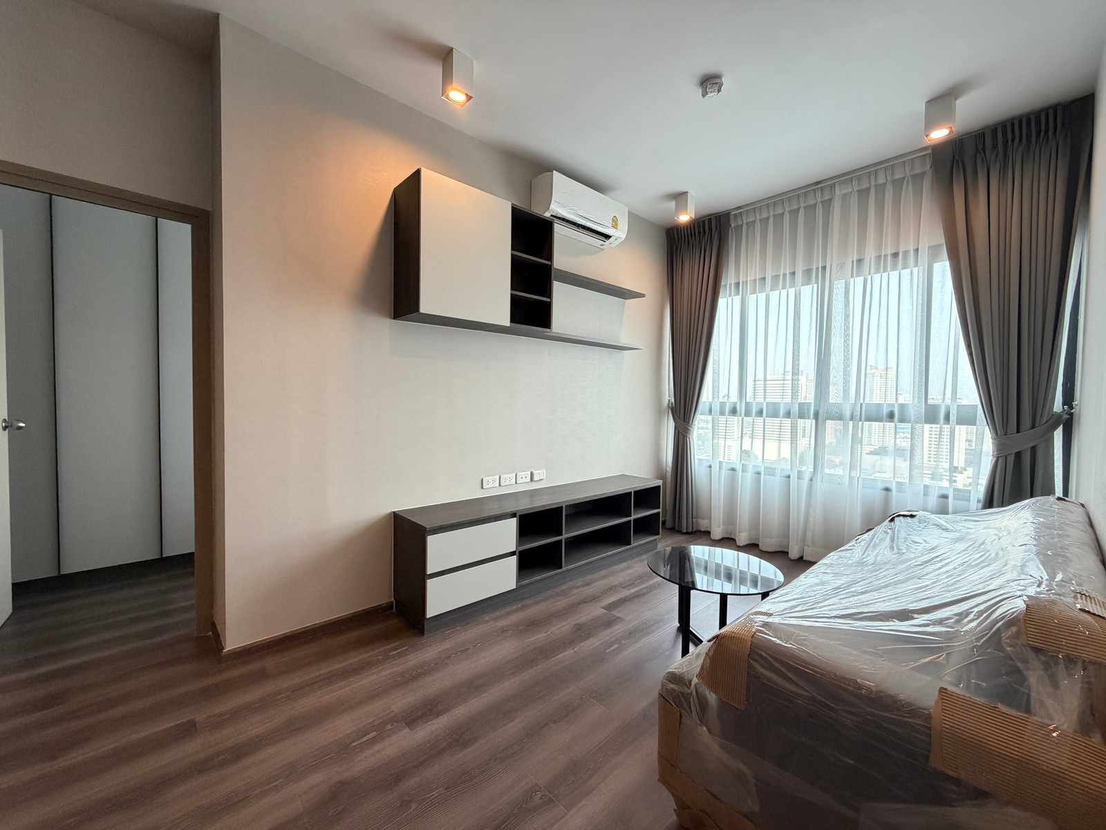 Ideo rama9 asoke 2 bedrooms, fully furnished Free of charge, project promotion Ideo rama9 asoke 2 bedrooms, fully furnished Free of charge, project promotion