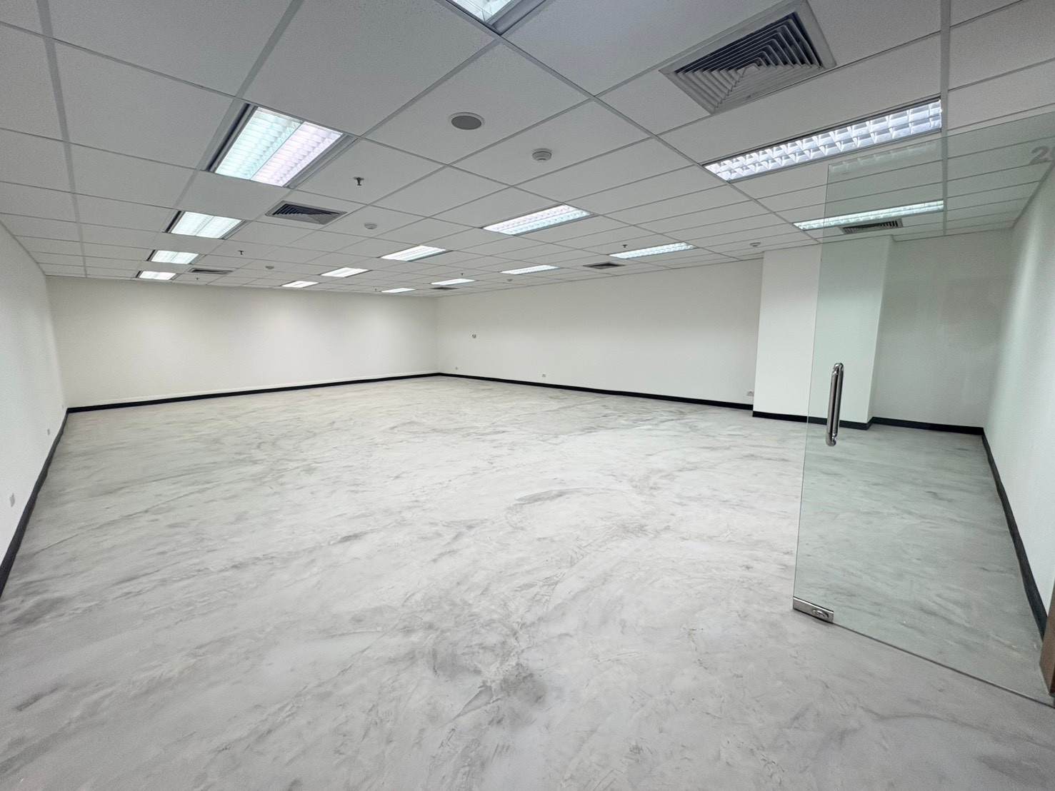 Office space available for rent in Ital-Thai Tower, 11th floor, 100.39 Sq.m. Office space available for rent in Ital-Thai Tower, 11th floor, 100.39 Sq.m.