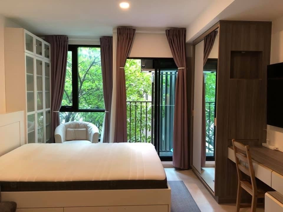 5th floor, corner room, swimming pool view 5th floor, corner room, swimming pool view